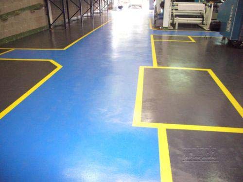 Instalación de hormigón pulido brillante para salones y espacios comerciales